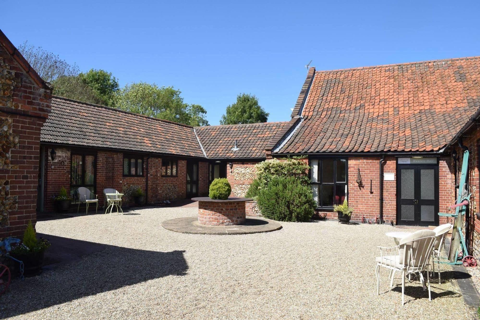 Отель At The Farmhouse Hunters Hall Dereham Экстерьер фото